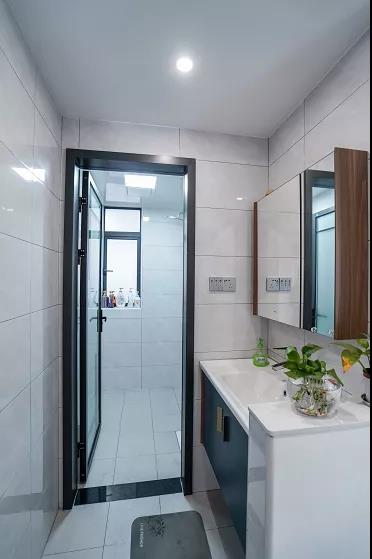 100㎡三居室，打造現(xiàn)代風(fēng)生活的高雅與舒適